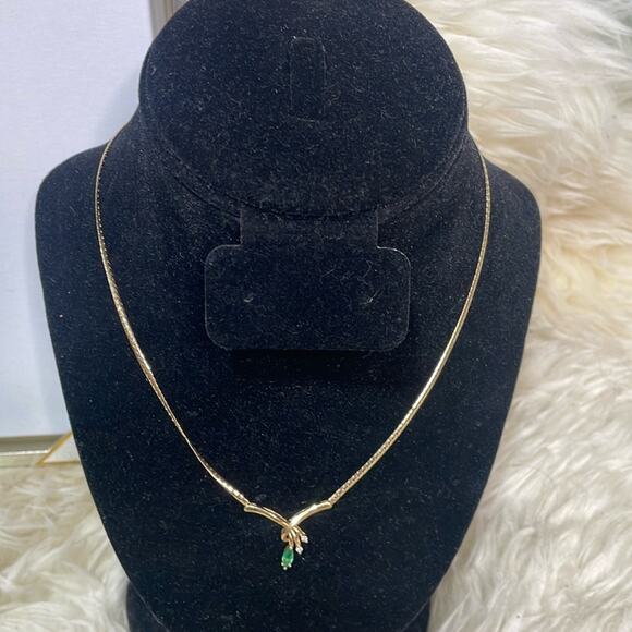 14k Solid Gold Necklace With‎ green Emerald 5.3 Grams